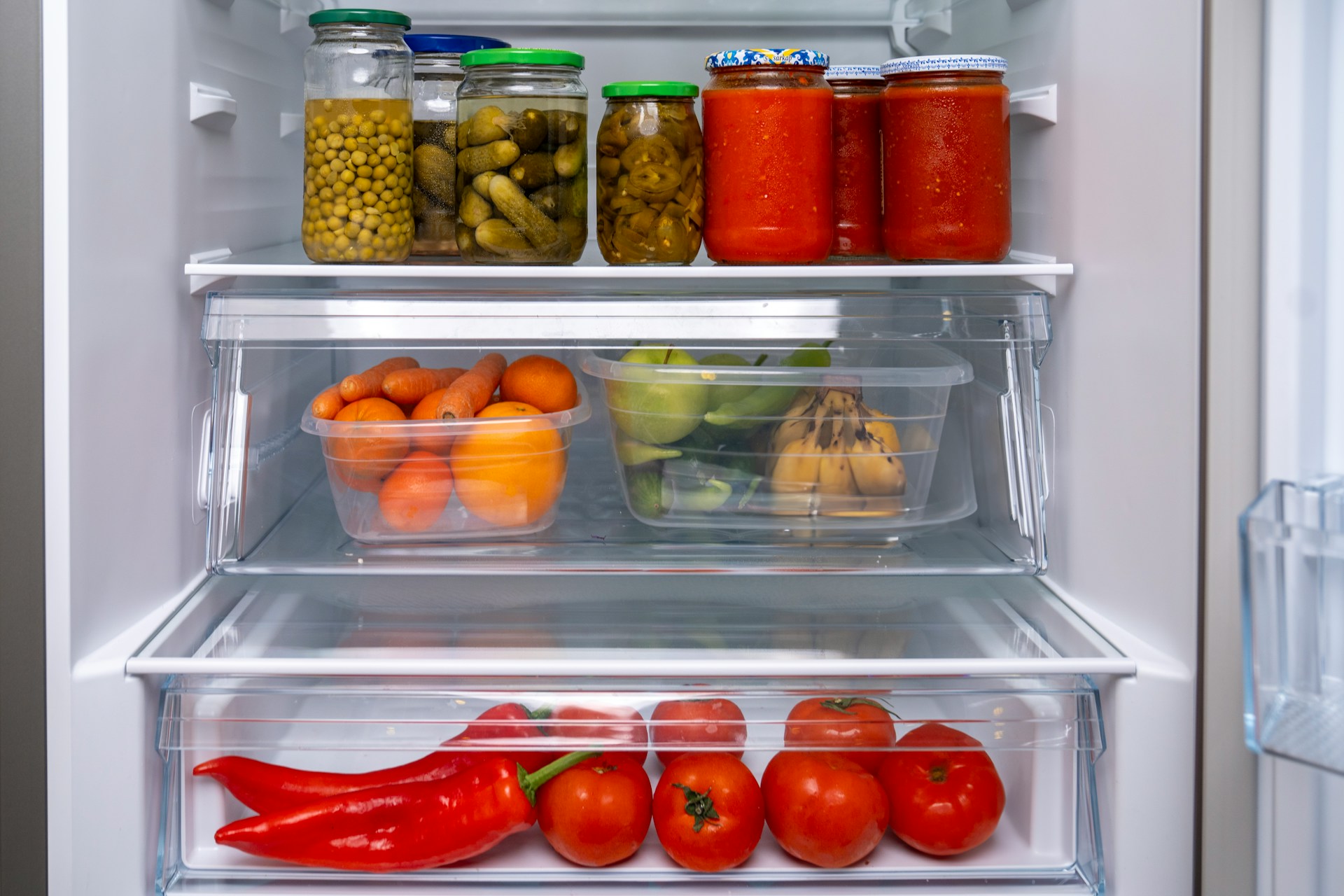 Do bananas last longer in the fridge?